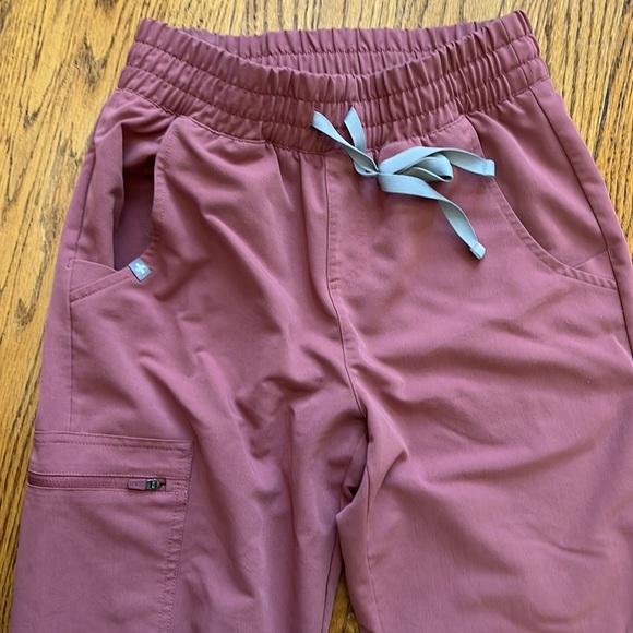 Figs High Waisted Zamora Joggers - Picture 2 of 15